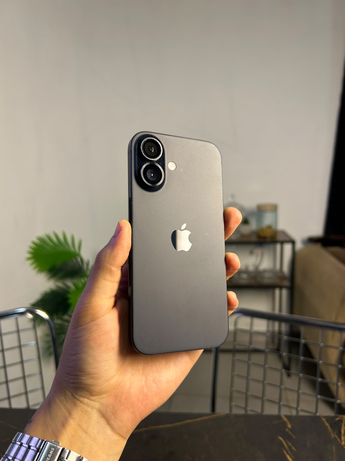 iPhone 16